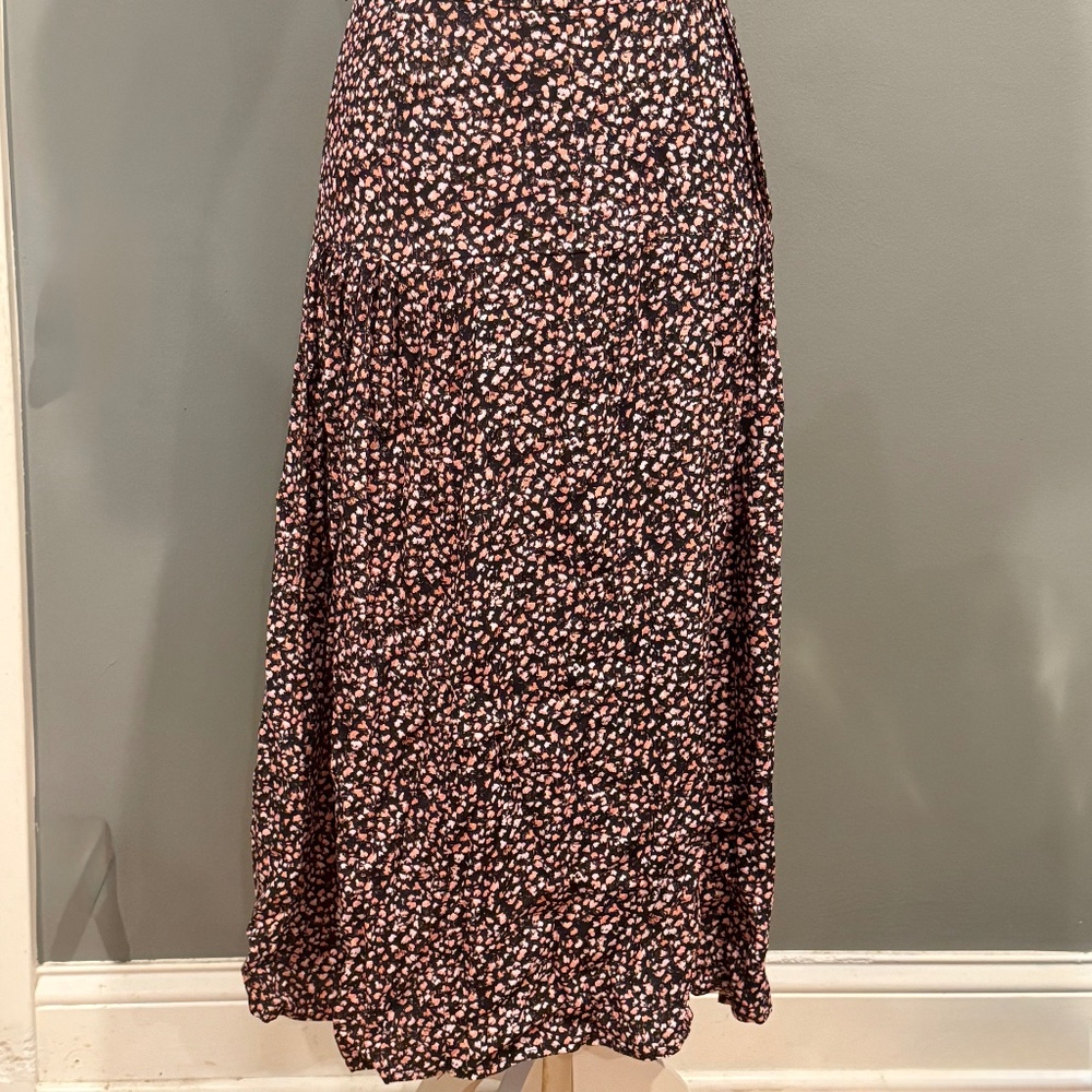 *GENTLY WORN* Chelsea28 Women's Size XS Pleated Floral Midi Skirt